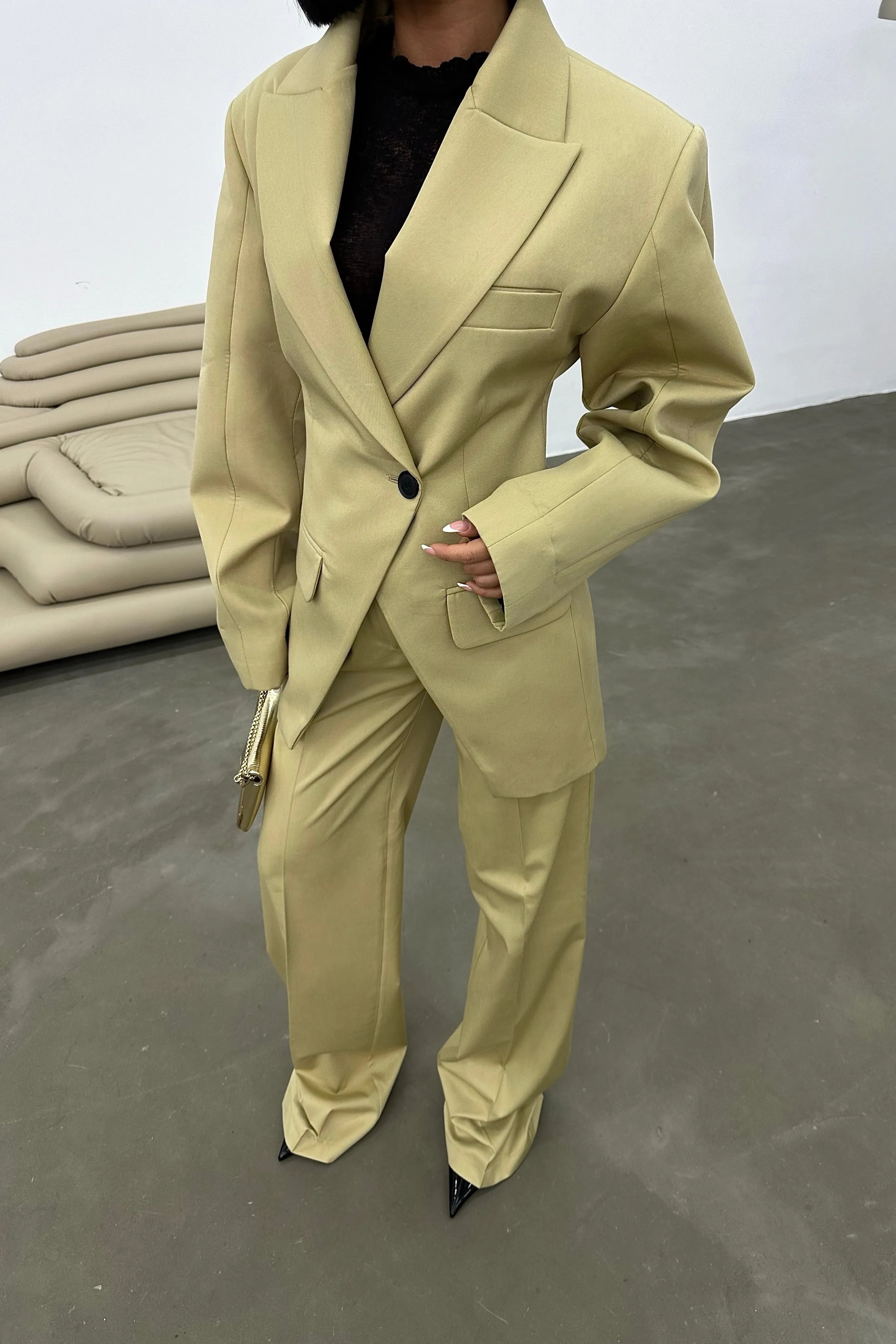 Structured Blazer & Pleated Trousers Set